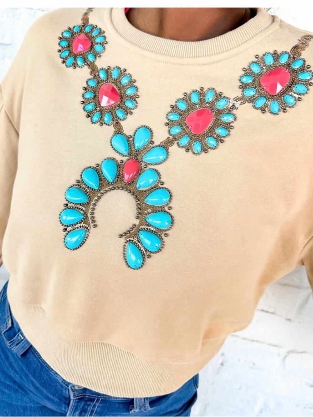 Queen of Sparkles Beige Sweatshirt with Turquoise Necklace Beaded‎ front size M - Picture 2 of 6